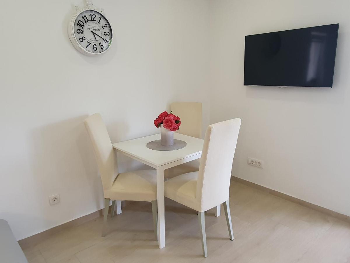 Apartmani Melanie โปเรช ภายนอก รูปภาพ