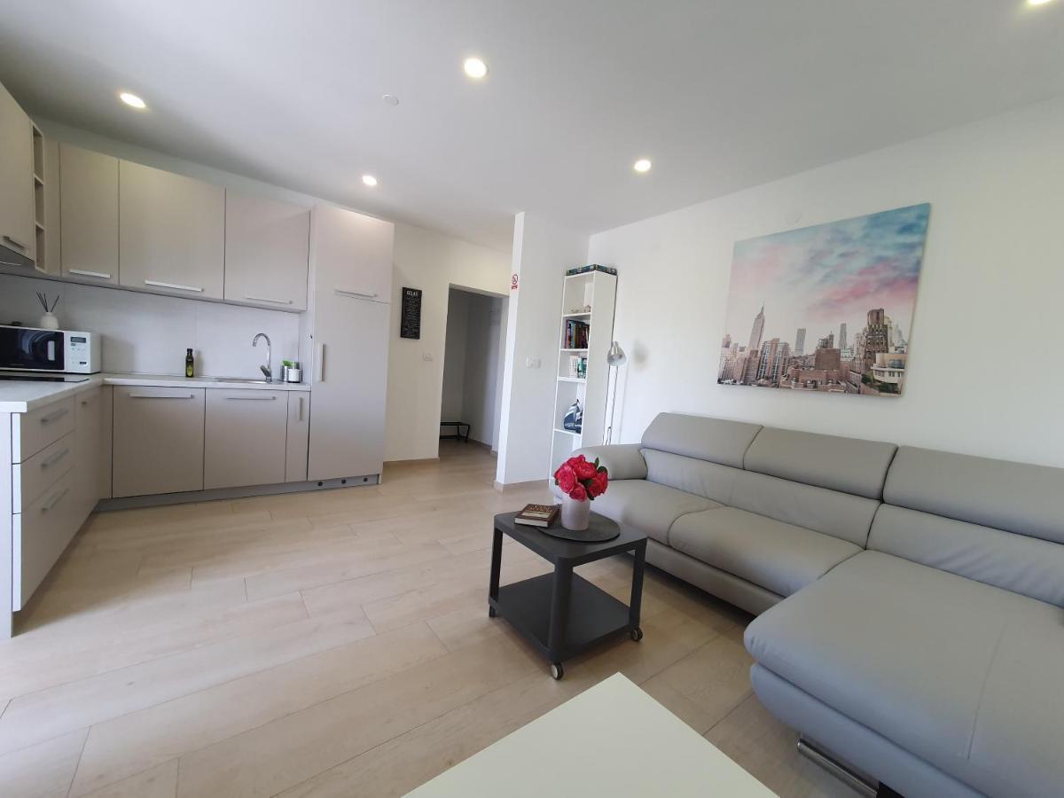 Apartmani Melanie โปเรช ภายนอก รูปภาพ