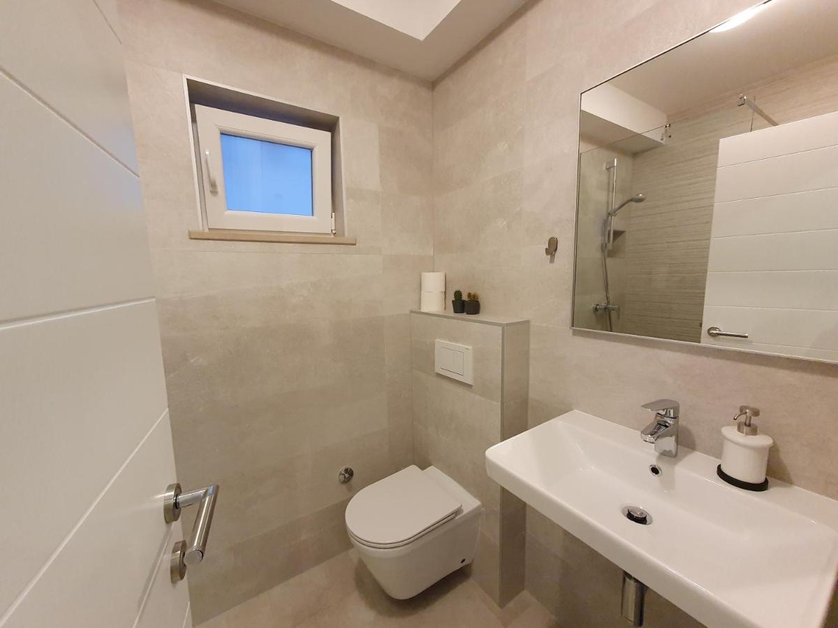 Apartmani Melanie โปเรช ภายนอก รูปภาพ