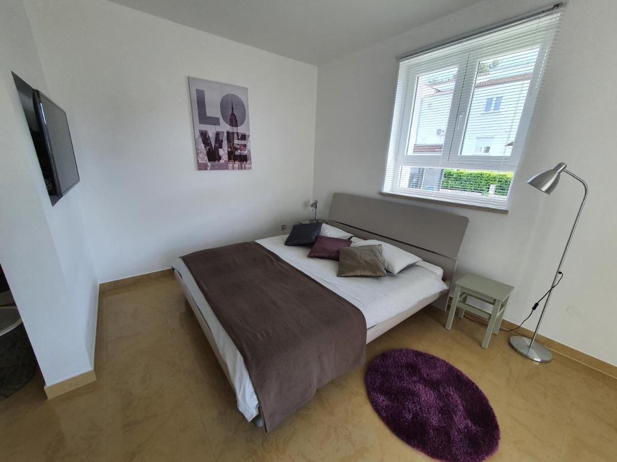 Apartmani Melanie โปเรช ภายนอก รูปภาพ