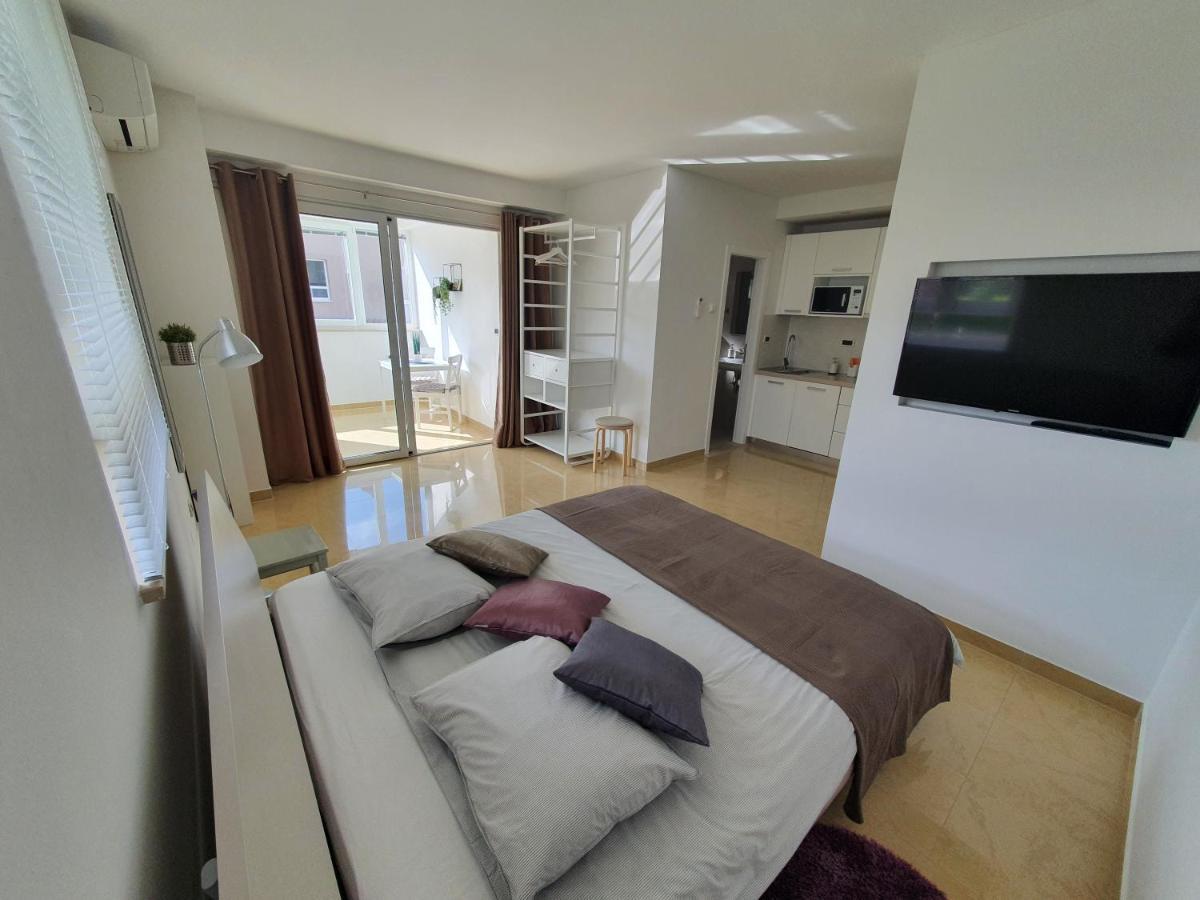 Apartmani Melanie โปเรช ภายนอก รูปภาพ