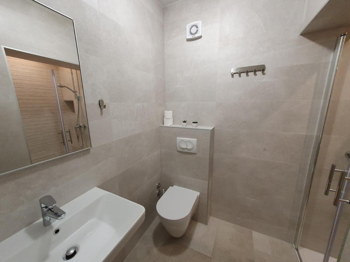 Apartmani Melanie โปเรช ภายนอก รูปภาพ