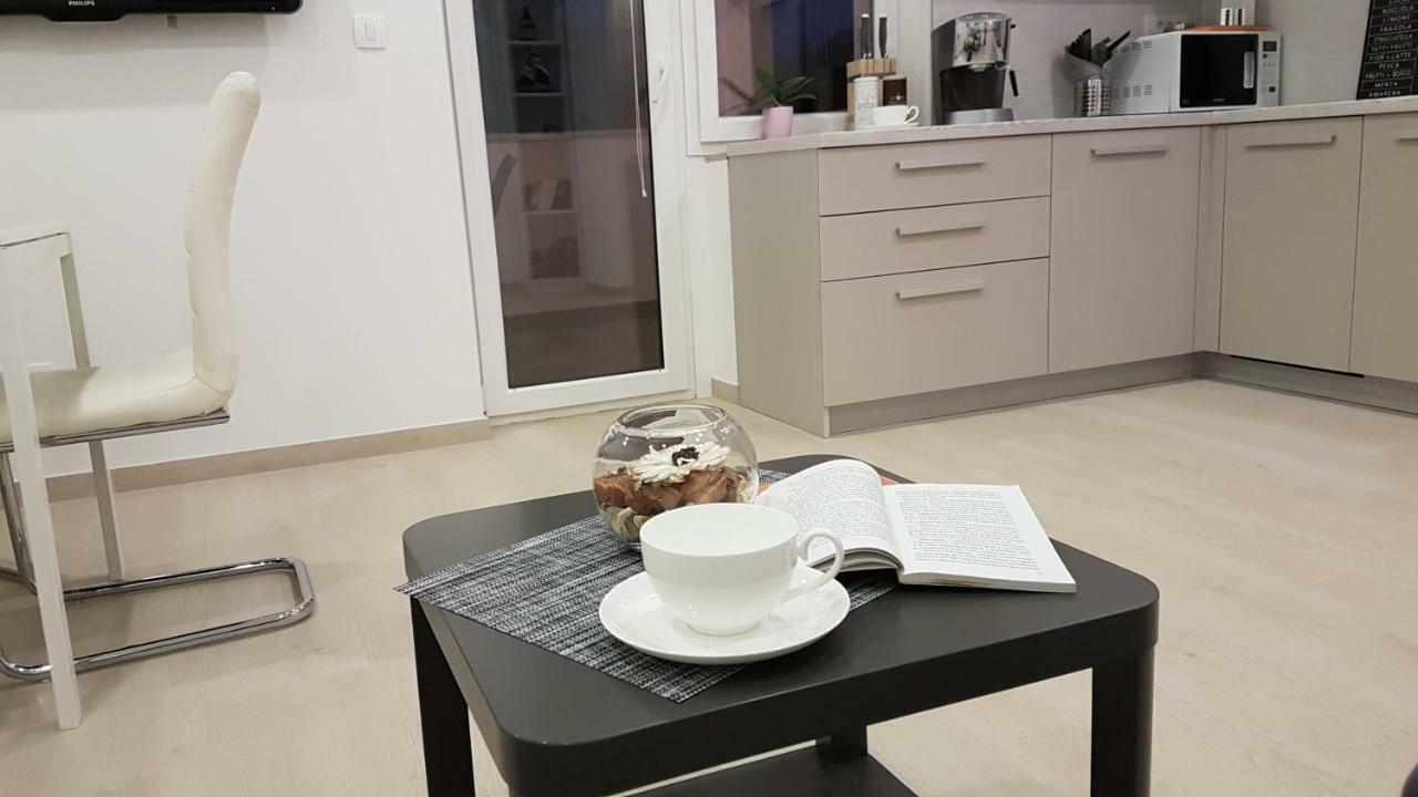 Apartmani Melanie โปเรช ภายนอก รูปภาพ